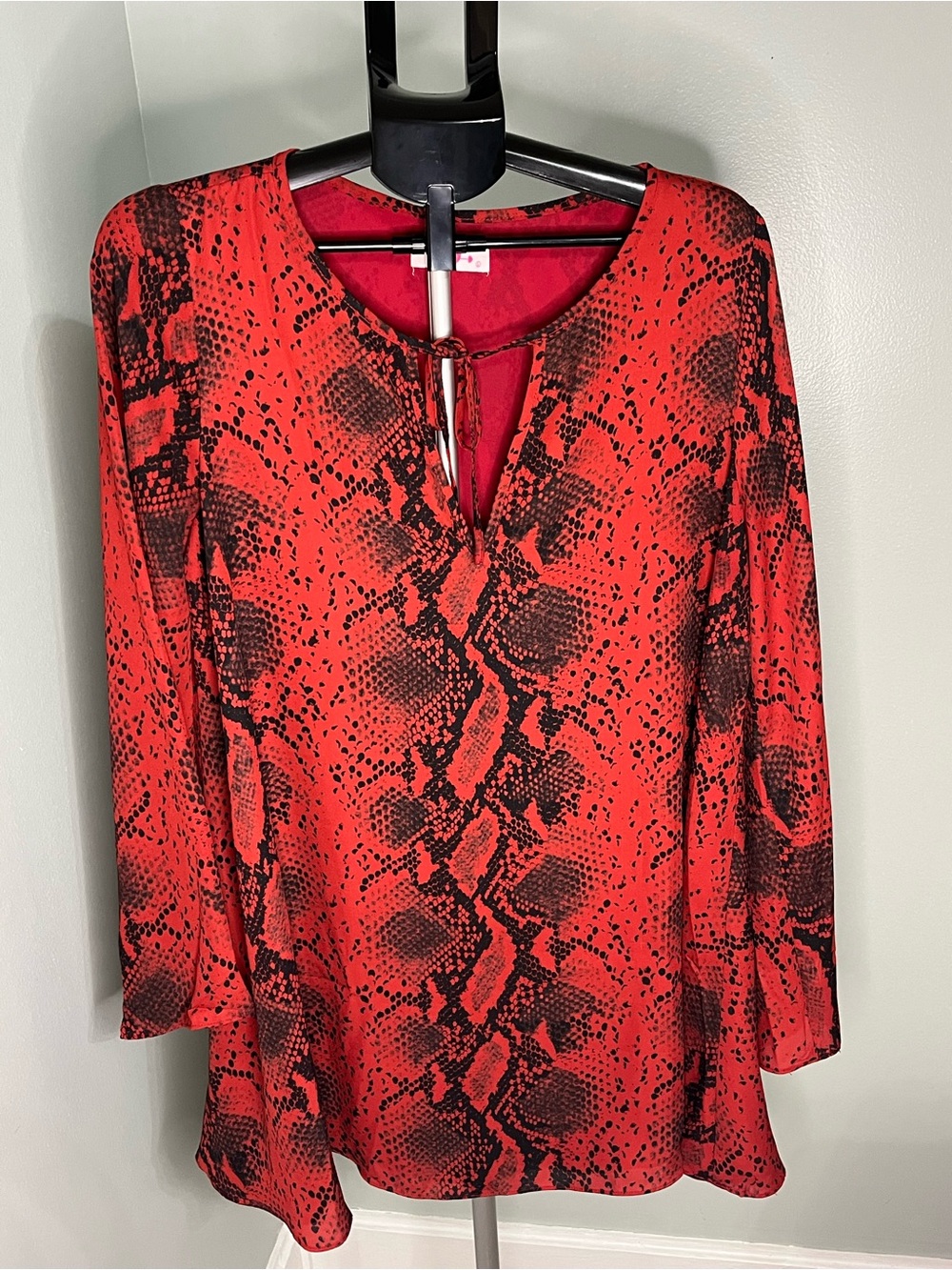 Buddy Love Red and Black Snake-Print Tie Front Keyhole Oversized Blouse Large